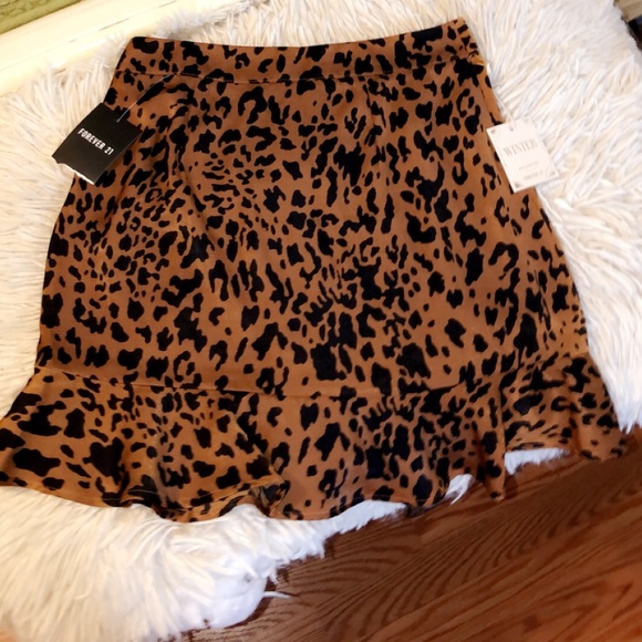 Brandy Melville Dresses & Skirts - Cheetah print skirt don’t buy